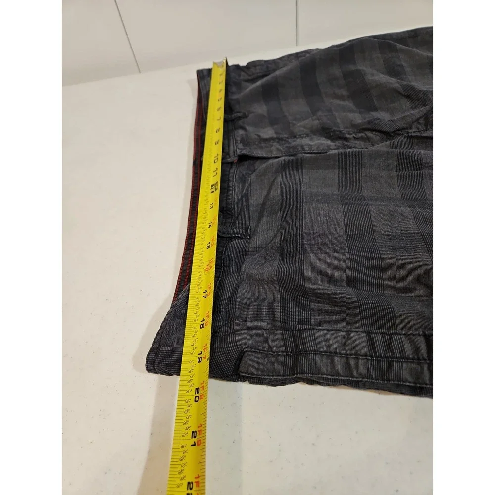 The North Face Shorts Mens 38 Black/Gray Plaid Chino Shorts(A144